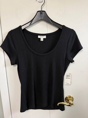 ON 34th Black Ribbed Scoop Neck Short Sleeve Tee - Medium